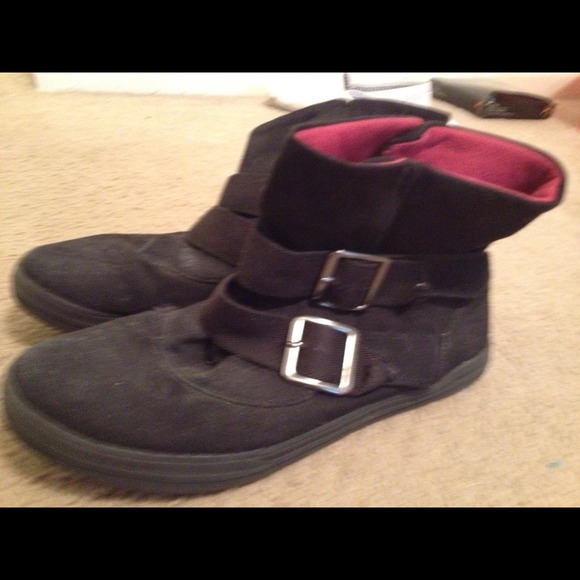 Black boots