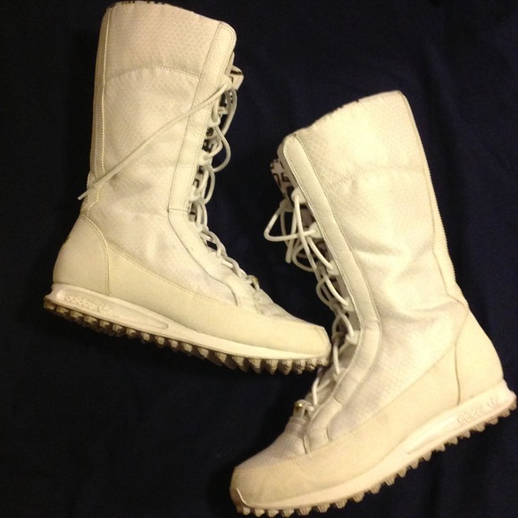 Snow boots