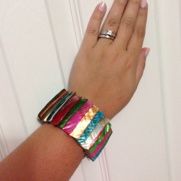 Multi-colored shell bracelet - Picture 2 of 3