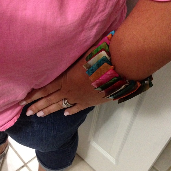 Multi-colored shell bracelet - Picture 3 of 3