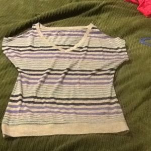 Cut cut sleeve t shirt.