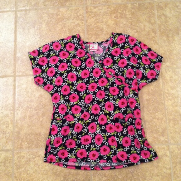 ❌BUNDLED AND SOLD❌black&pink flowers scrub top.