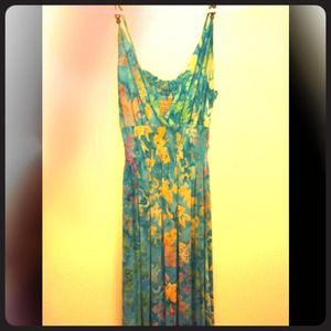 Cute beach cover up or cute dress! Bright colors