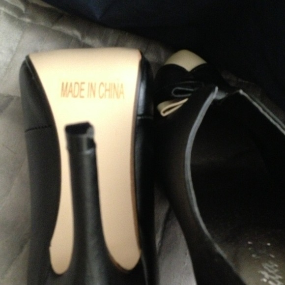 Beautiful shoes - Picture 2 of 3