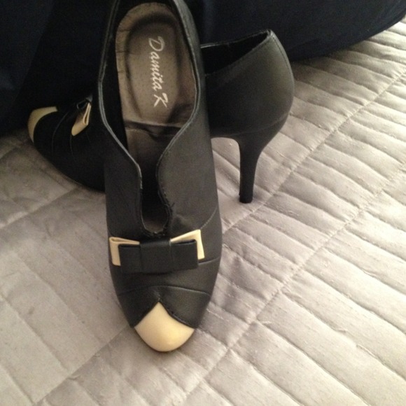 Beautiful shoes - Picture 3 of 3