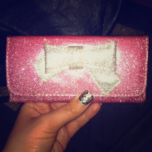 Pink glitter tri fold wallet with silver bow