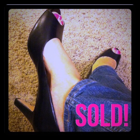 Cole Haan Shoes - 🚫SOLD🚫💥Cole Haan Peep-toe Heels! Size 11💥