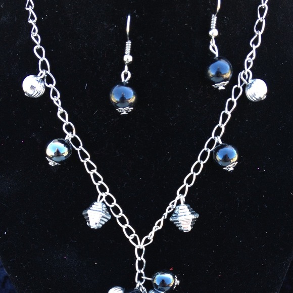 Black/Silver Necklace - Picture 2 of 2