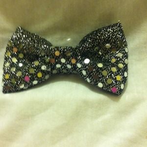 Sparkly silver hair bow.