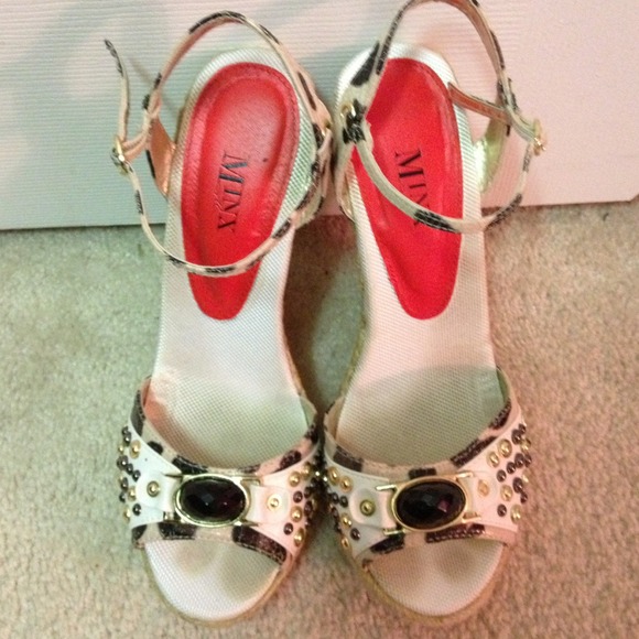 Black And Gold Wedges - Picture 2 of 3