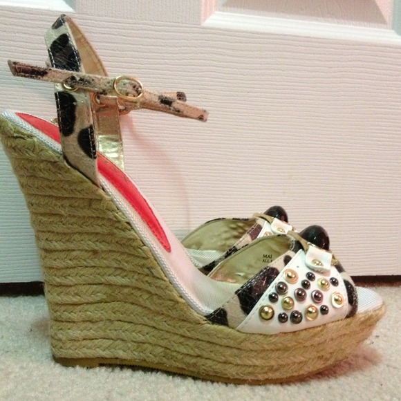 Black And Gold Wedges - Picture 3 of 3