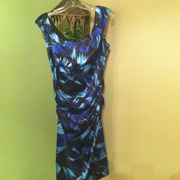Beautiful printed dress - Picture 1 of 3
