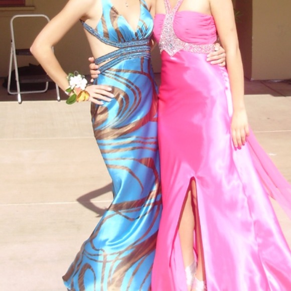 Gorgeous teal prom dress!!!!