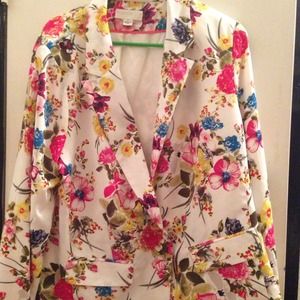 💜💜 RESERVED 💜💜 Cream colored floral Blazer