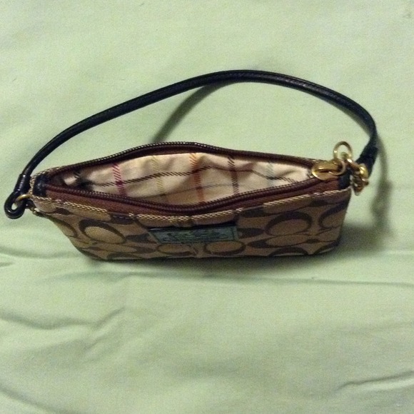 Authentic, Coach wristlet. - Picture 2 of 2