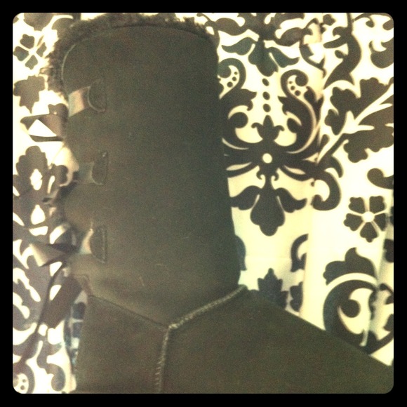 Tall Bailey Bow Uggs!!