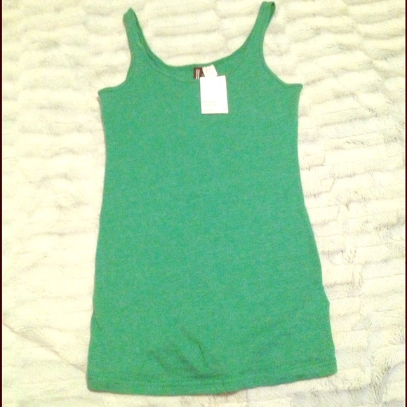 🚫SOLD IN A BUNDLE🚫 Green H&M tank - Picture 1 of 3