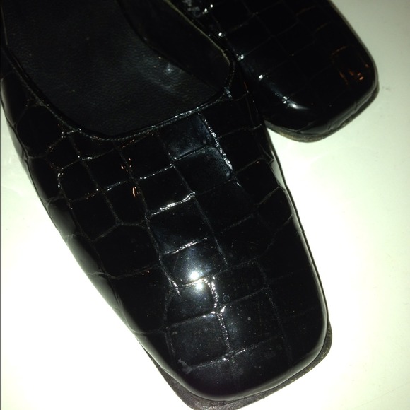 Coup d'état size 8 slip on heels. - Picture 2 of 4