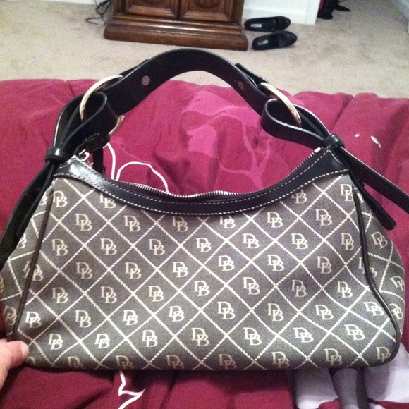 Dooney & Burke Hobo reduced!! 😄