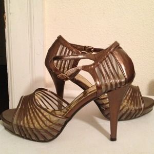 Size 7 Pierre Dumas heels