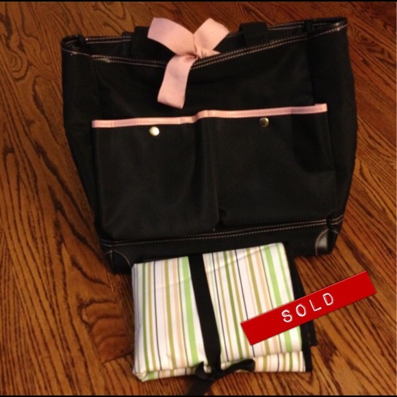 brand new basq signature diaper bag & changing pad