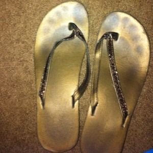 Women's brown cute old navy flip flops