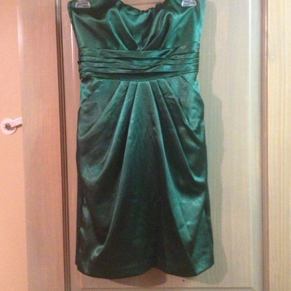 Green strapless dress
