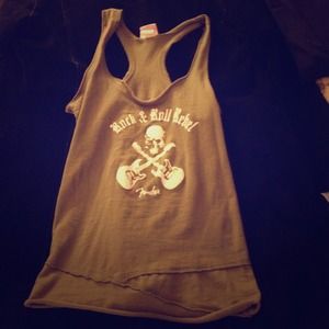 Fender  tank in olive green, super cute!