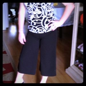 WHITE HOUSE/ BLACK MARKET CROP PANT