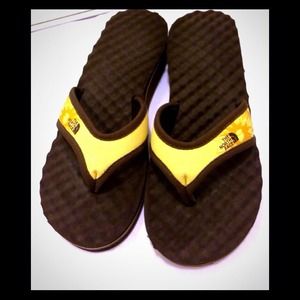 🎀North Face women's flip flops 🎀