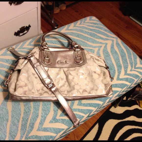 SOLD in bundle!! Authentic Coach Purse - Picture 2 of 4