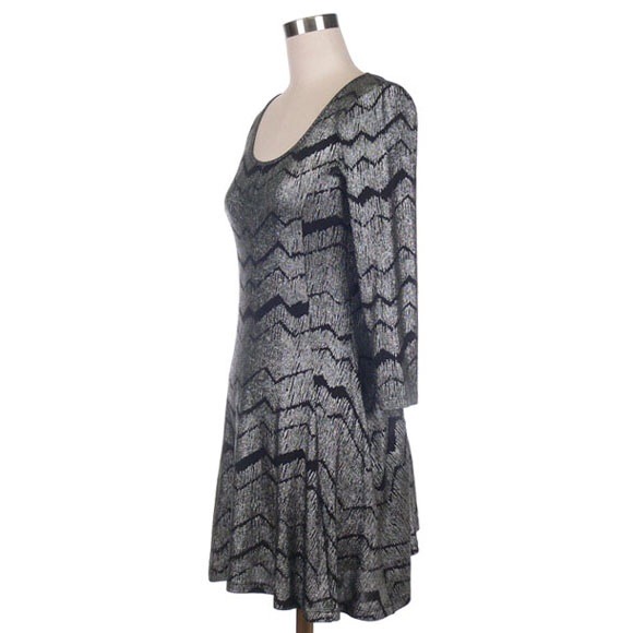 Metallic  shines zig zag dress. - Picture 2 of 4
