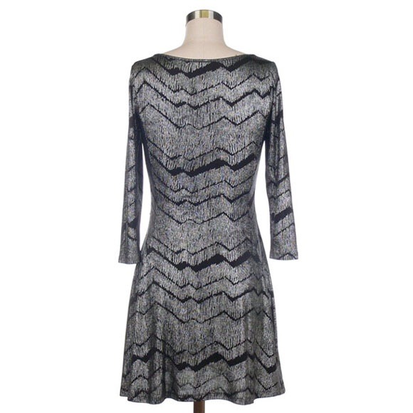 Metallic  shines zig zag dress. - Picture 3 of 4