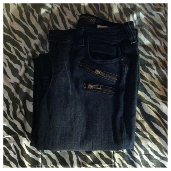 Black zipper skinny jeans