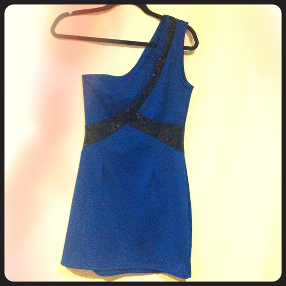 One shoulder blue sequin dress