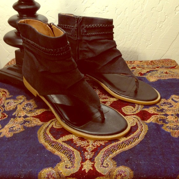 Black gladiator sandals