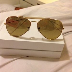 ❌Reserved❌Authentic gold Ray Ban sunglasses.