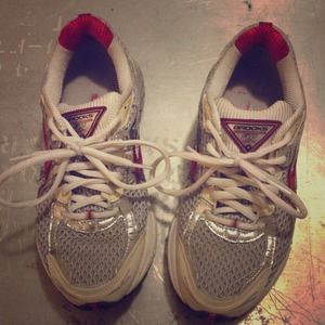 Brooks running tennis shoes