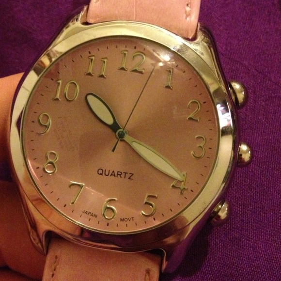 Light pink really pretty watch - Picture 3 of 3