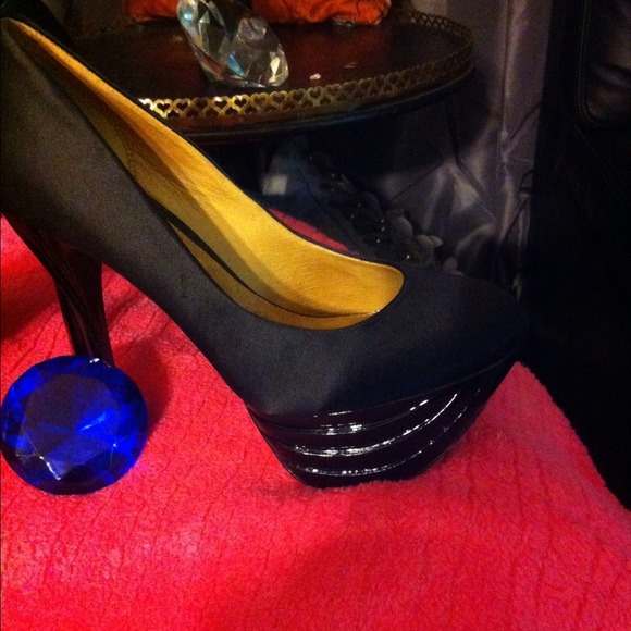 Traded:Authentic L.A.M.B black shoes - Picture 2 of 3