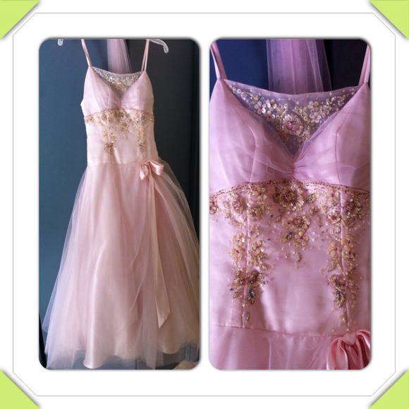 Prom dress never worn size 2