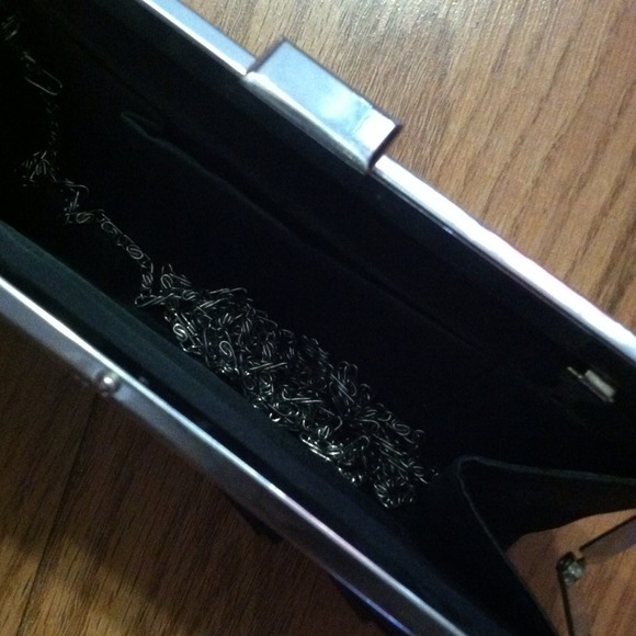 Clutch - Picture 2 of 4
