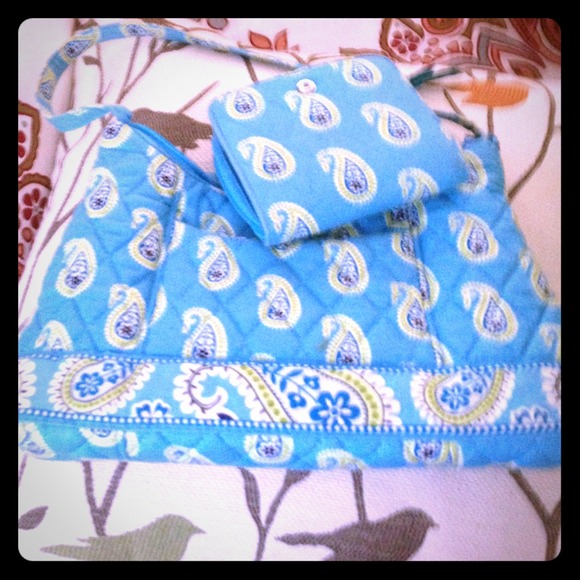 Vera Bradley small blue paisley print