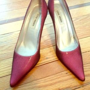 Sz. 8 Steve Madden 80's inspired stilettos!