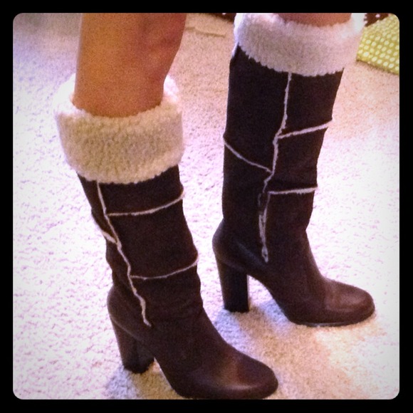 Sold!!!Brown tall boots, sooo cute!!