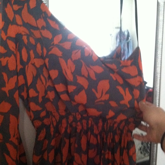 Cute one shoulder dress - Picture 3 of 4