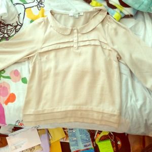 Cream peter pan collared top!