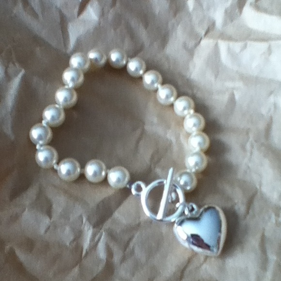 ✨✨✨✨✨✨✨SOLD✨✨✨✨✨✨✨✨✨Pearl inspired heart bracelet