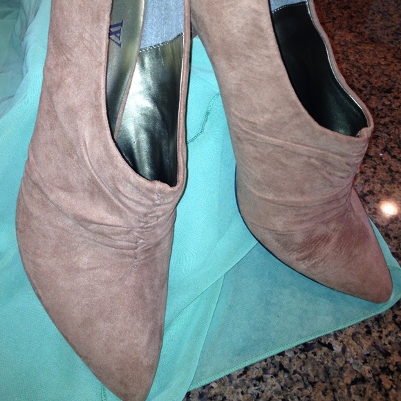 ❤❤❤SOLD in a bundle❤❤❤Tan booties