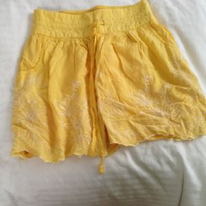 ⭐Reduced! Yellow embroidered skirt